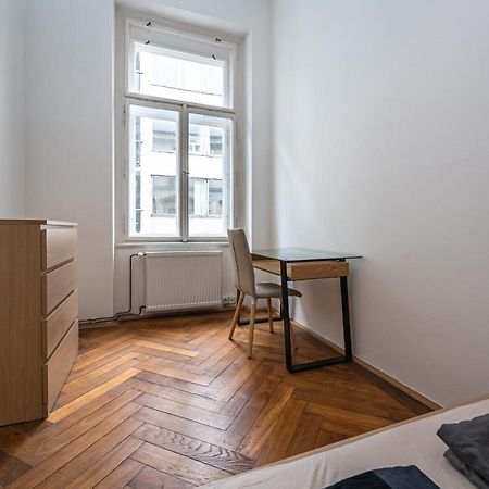New Town Central Apartment Прага Экстерьер фото